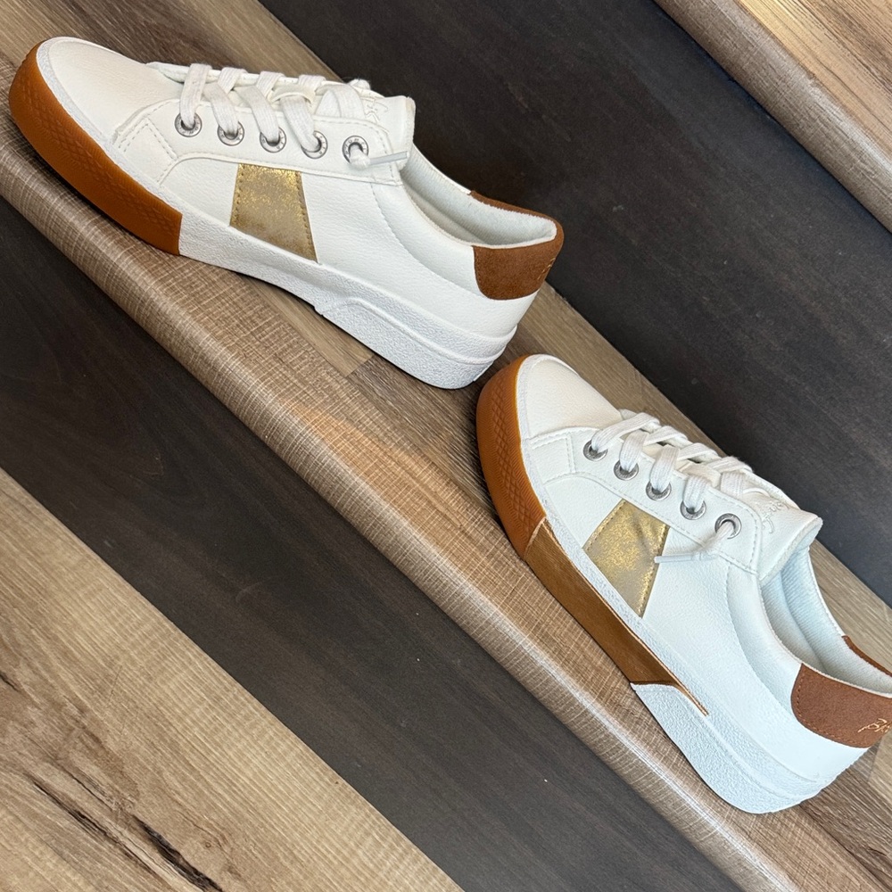 Dr. Scholl's White and Gold Sneakers